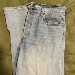 Levi’s light wash jeans